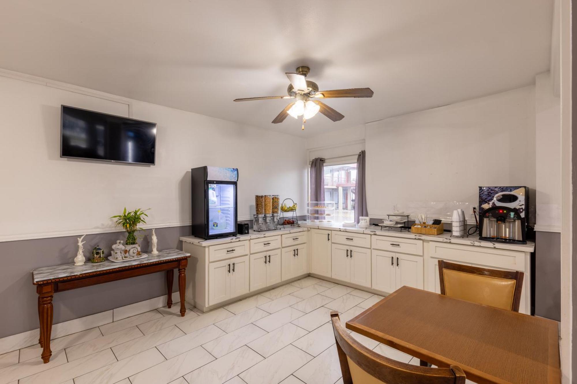 Executive & 2* Beeville